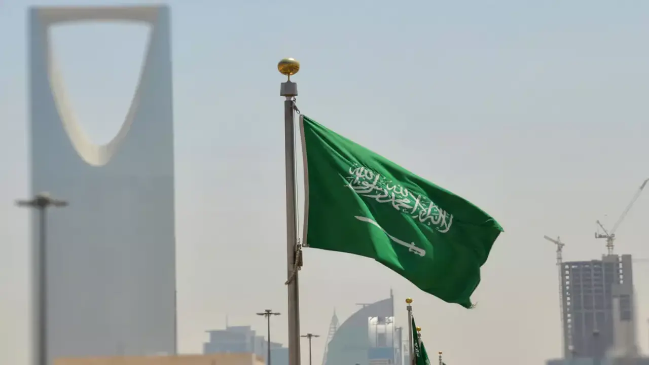 إعفاءات جديدة.. السعودية تحدد قائمة الفئات المستثناة من سداد رسوم الإقامة ورابط الاستعلام